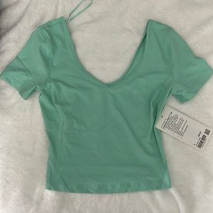 NWT lulu align tee
